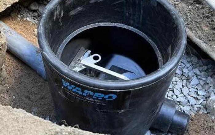 WaBack Access fra Wapro beskytter mod kælderoversvømmelse og tilbageløb, effektiv ved lavtryk, ideel til drænvand og spildevand i Enskede