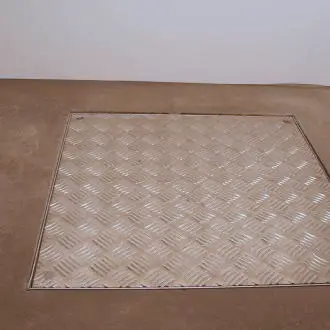 inspektionsabdeckung-waback-rsd-rueckstauschutz-de Abdeckung über WaBack RSD in renoviertem Keller