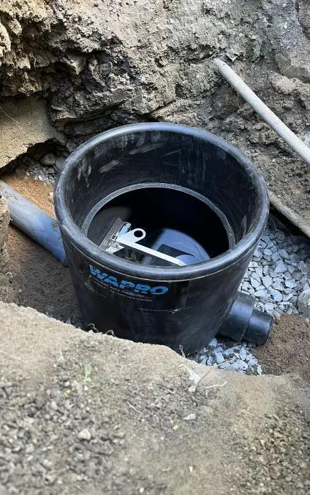 waback-check-valve-mounted-in-sewer-chamber-enskede-us Installation of WaBack check valve in Enskede sewer well for flood mitigation