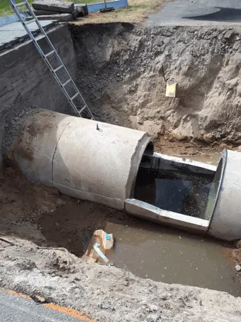 wapro-check-valve-installation-sweden-protect-against-sea-level-backflow-wastop-us WaStop check valve installed in concrete overflow system to protect Swedish infrastructure from sea-level backflow.