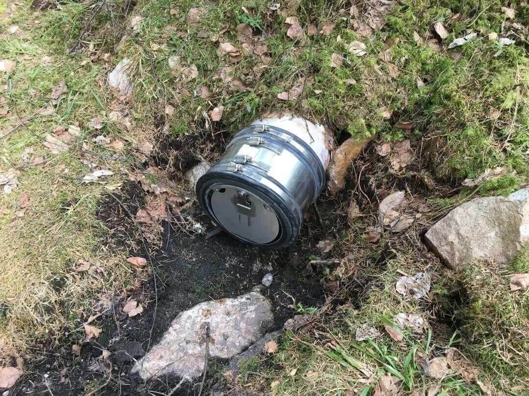 wapro-rueckstauklappe-offene-umgebung-wasserreservoir-schutz-svenljunga-de WaStop Rückstauklappe im offenen Gelände installiert – schützt Wasserreservoir in Svenljunga vor Verunreinigung