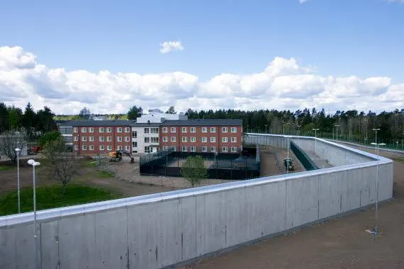 WaStop tilbagestrømningsventil installeret som lydbarriere ved Sala fængsel for boliger i kriminalforsorgen