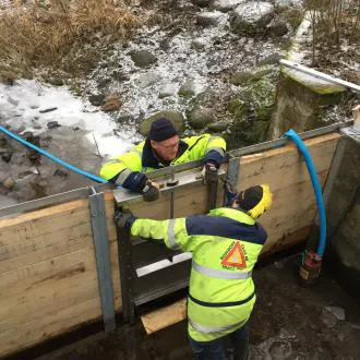 Technicians performing installation and maintenance of WaReg system at Björkåån for culturally and historically interesting water regulation