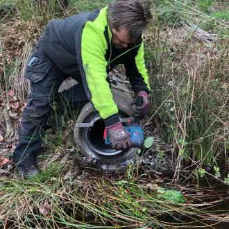 wastop-check-valve-installation-jamshog-saving-costs-us Worker fits WaStop check valve near drainage outlet to stop backflow in Kristianstad